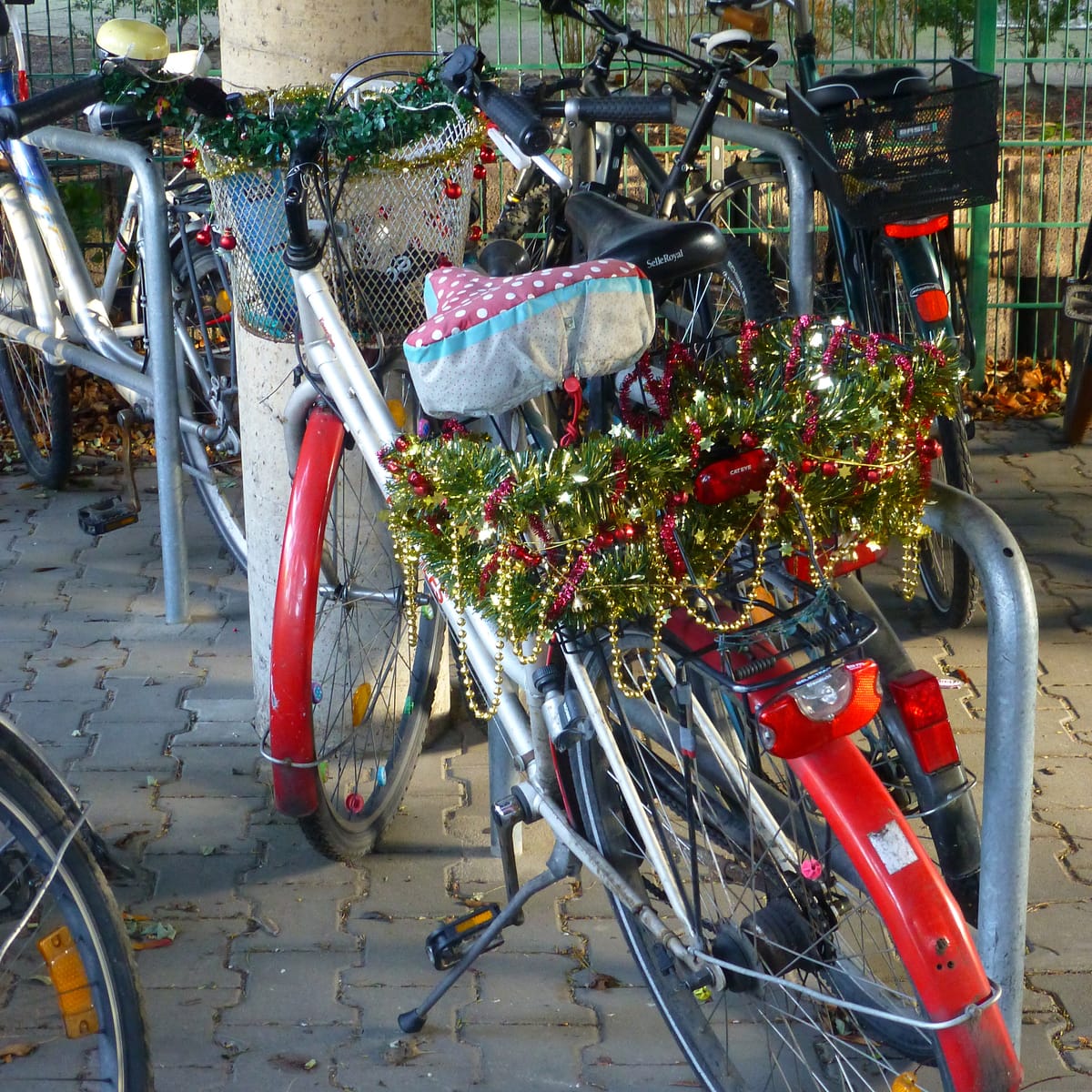 Mit dem Weihnachts-Fahrrad in Berlin - das nenn ich Style.......